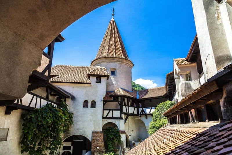 From Bucharest: Peles Castle, Brasov & Bran Castle Day Trip - Brașov Old Town Walking Tour: The Part That Feels Like a Place