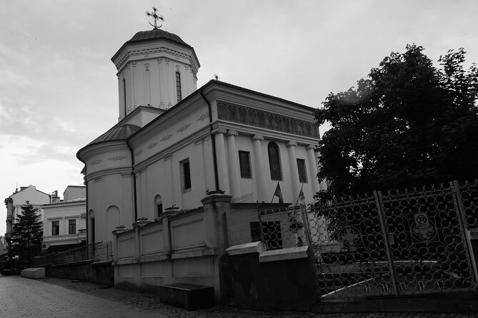 From Dracula to Ceaușescu-Romanian Terror Stories Tour with Dacia - Old Town segment: the dark flavor stops and small streets