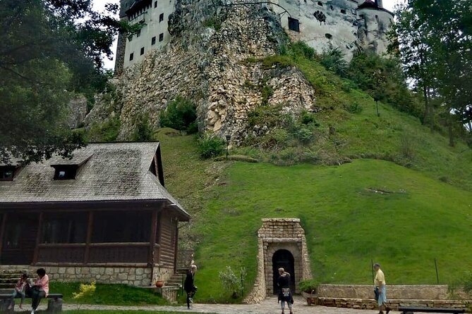 Libearty Bear Sanctuary and Dracula's Castle - Day Tour from Bucharest - What you actually get for your money