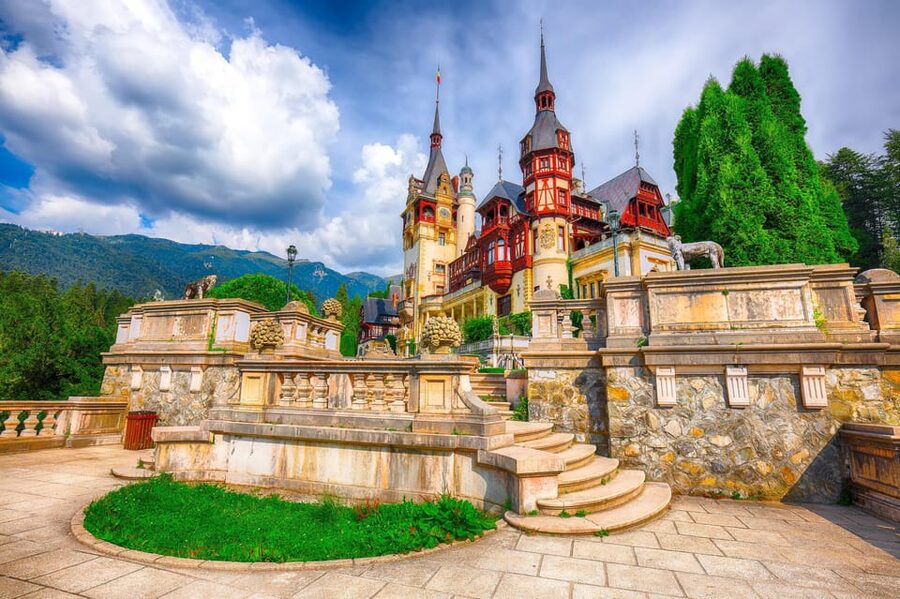 Minivan 8: Peles & Dracula's Castle and Brasov Full-Day Trip - A One-Day Romanian Castle and Brașov Plan, Done by Minivan