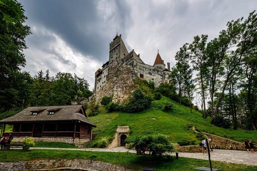 Minivan 8 Places : Dracula Castle, Peles, & Brasov Day Tour - Key Highlights You’ll Actually Feel During the Day