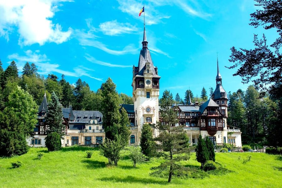 Minivan 8 Places : Dracula Castle, Peles, & Brasov Day Tour - A Fast Way to See Peles, Bran, and Brasov from Bucharest