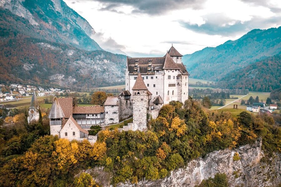 Minivan 8 Places : Dracula Castle, Peles, & Brasov Day Tour - The Bucharest pickup setup, and why it matters