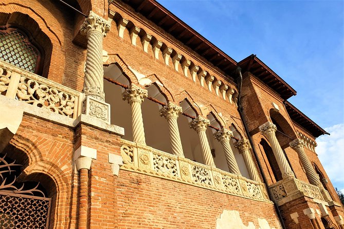 Mystical Monasteries, Dracula's Tomb and Mogosoaia Lake Palace - Private Tour - The quick drive-bys: Arcul de Triumf and Piata Revolukiei