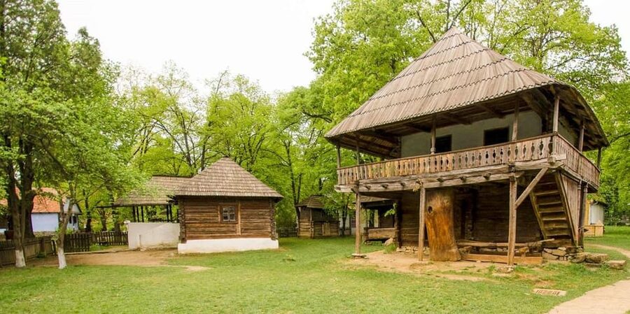 Palace of the Parliament, Village Museum & Ceaușescu Mansion - The guide experience: what makes this tour rate so high