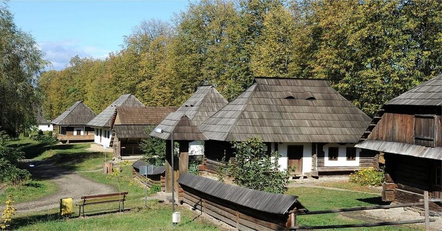 Palace of the Parliament, Village Museum & Ceaușescu Mansion - Should you book this private Parliament, Village Museum, and Ceaușescu Mansion tour?