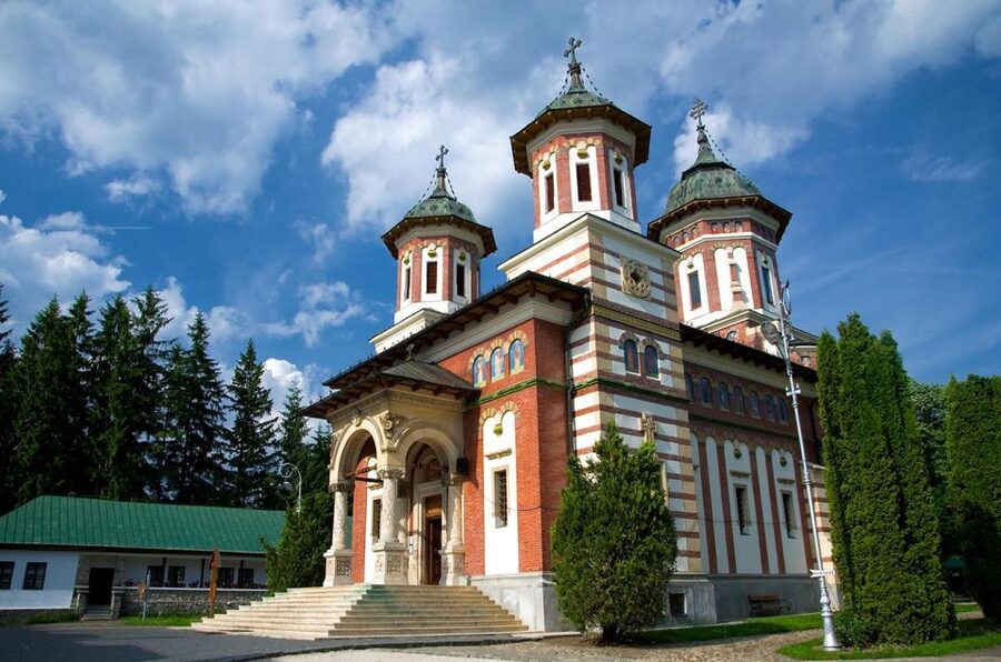 Peles & Cantacuzino Castles: Gourmet Wine & Cultural trip - Wine tasting at Cantacuzino: three Romanian wines, paired with cheese