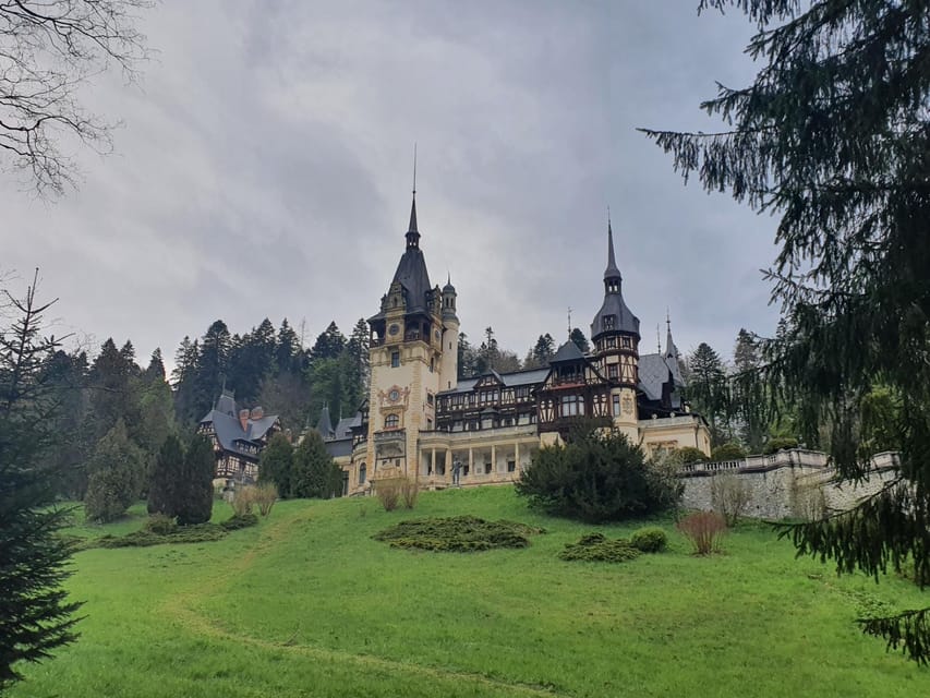 Peleș Castle, Bran Castles and Brasov City - Private Tour - Languages and a guide that keeps the day on track
