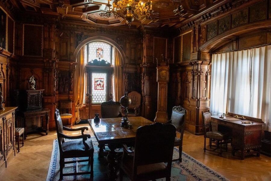 Peles, Dracula's Castles & Brasov: Private Day Trip & Pickup - Private guide quality makes a difference, and the ratings back it up
