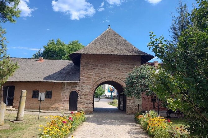 Princely Court of Târgoviște and Curtea de Argeș Monastery - Hotel Pickup, Wi-Fi Van, and Comfort on a Long Day