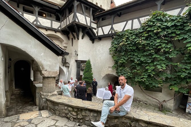 PRIVATE day-trip - Peles Castle, Bran Castle, Brasov - Brasov historical center: a 20-minute walk plus real free time