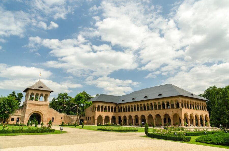 Private Half Day Trip to Snagov Monastery & Mogosoaia - Your guide experience: English narration and real flexibility