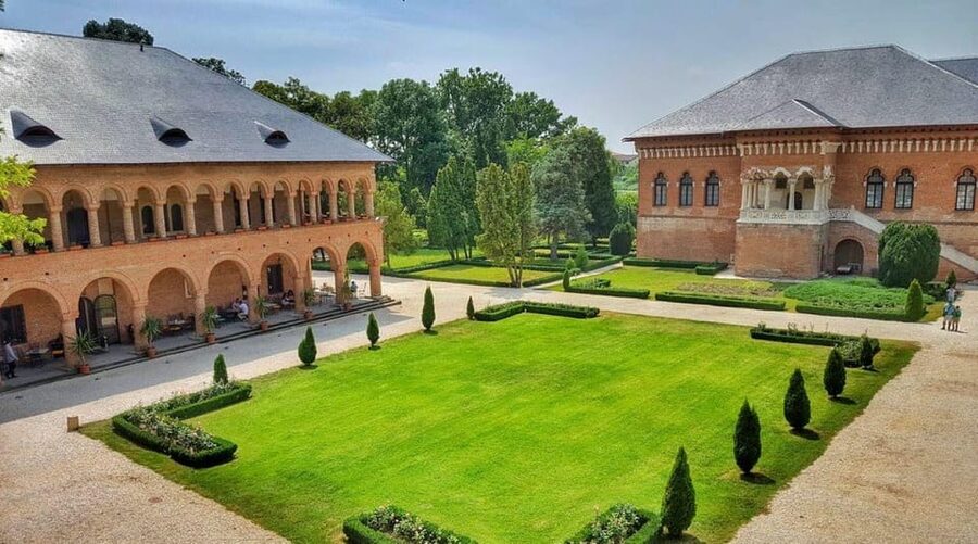 Private Tour from Bucharest to Dracula's tomb and Mogosoaia - Price and value: what $117 per person buys you