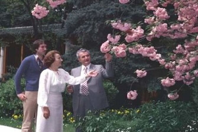 Private Tour -The Last Day of Nicolae Ceaușescu in a Romanian Car - The Palatul Primăverii visit: when you see power from the inside