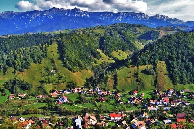 Private Tour: Transylvanian Castles and Brasov's Medieval Old Town - Piata Sfatului and Brasov’s Medieval Center: Where the Day Lands