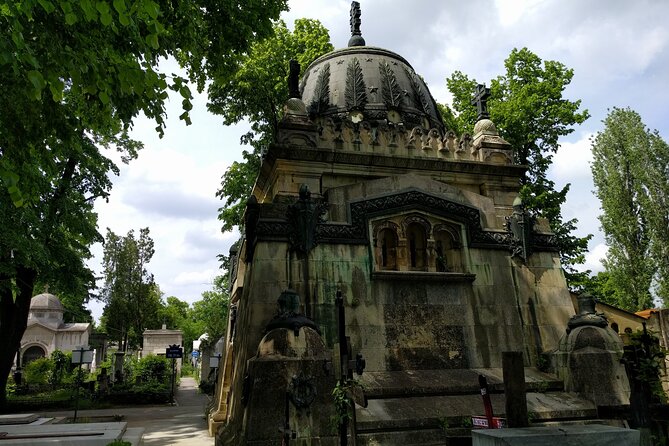 Quest Experience in Bellu Cemetery Bucharest - Bellu Cemetery Becomes a Story Trail