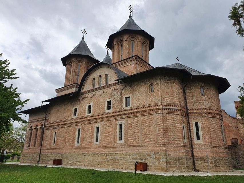 Real Dracula Princely Court and Real Dracula's Fortress - Who This Tour Is Best For