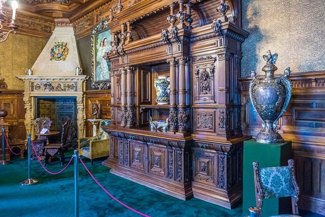 Small-Group Day Trip to Dracula's Castle, Brasov and Peles Castle - Stop 3: Bran Castle late afternoon, Dracula vibes, and how to get more from less time