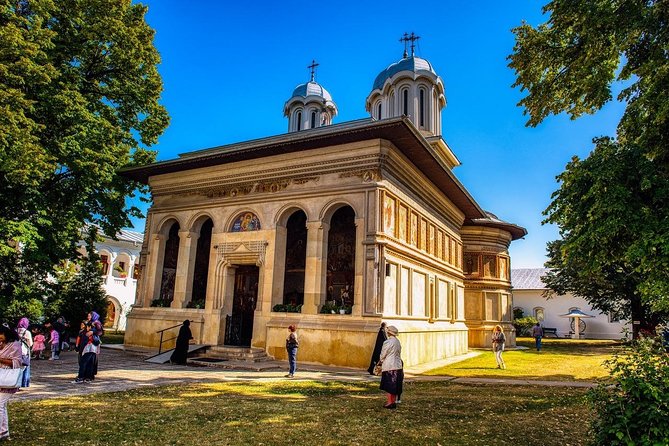 Small Group Tour to Mogosoaia Palace and Snagov Monastery - Tickets, photos, and what you should bring to avoid stress