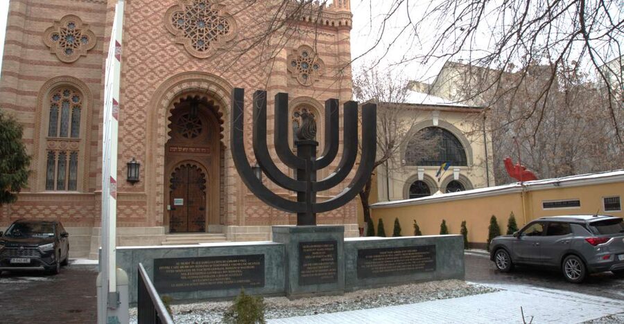 The Jewish heritage of Bucharest - half day walking tour - Communist-era chapters you can actually spot in the city