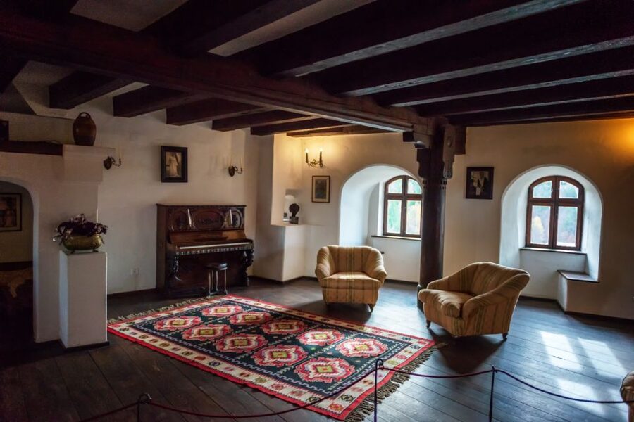 Transylvania Tour: Dracula's Castle, Peles Palace & Brasov - Bran Castle and Dracula lore: enjoy the Gothic, not the hype