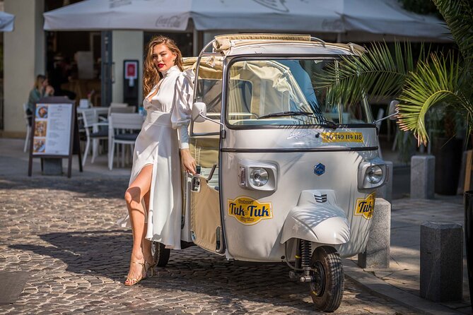 Tuk Tuk Bucharest Romantic Tour with miniBAR - Stop 4: Muzeul Național de Artă al României, the former Royal Palace