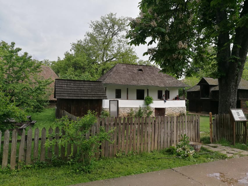 Village Museum Bucharest Guided Tour - Palace of Parliament: scale, politics, and how to enjoy a 10-minute stop