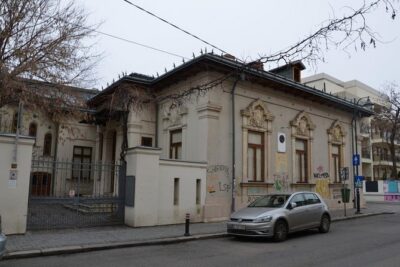 Walking tour of Bucharest