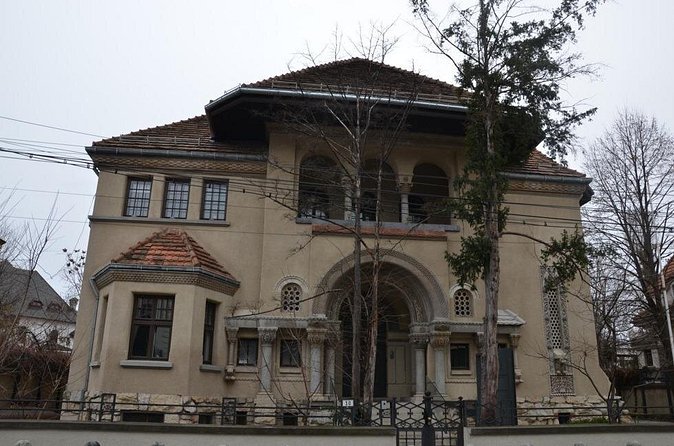 Walking tour of Bucharest - Gradina Icoanei: A Different Green Space Next to Ioanid Park