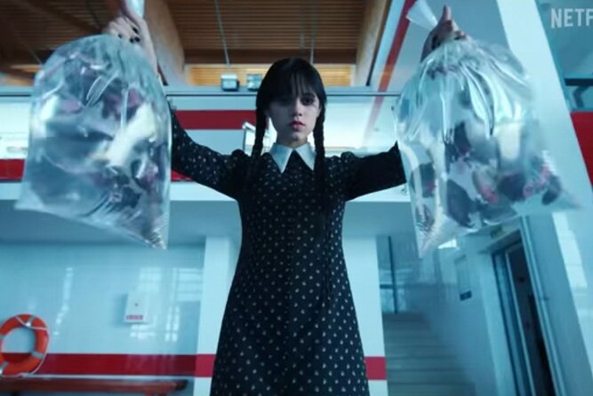 Wednesday Adams Family - Visit 6 filming locations, Private tour - Stop 6: Comarnic Train Station and Episode Rhythm